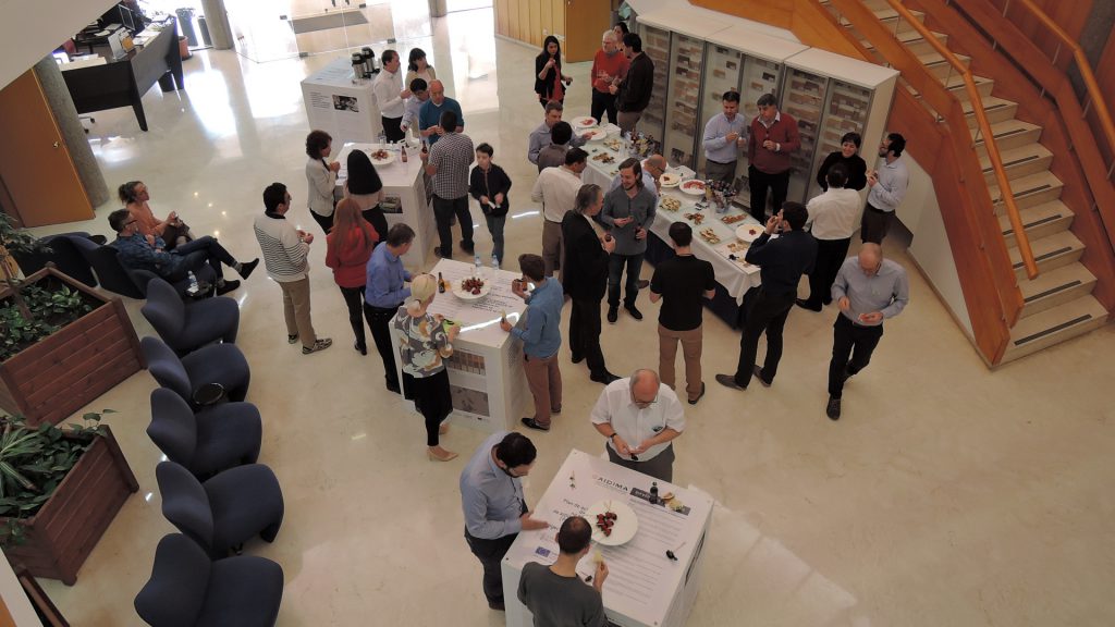 The lunch breaks were used for intensive discussions in the entrance hall of AIDIMME